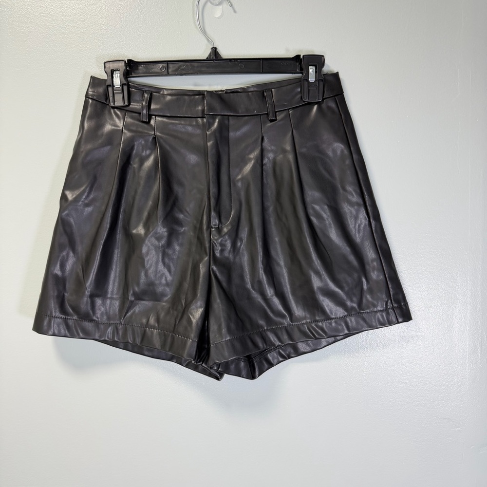 Black‎ Faux Leather Women High Waisted Pleated Shorts Sz Small
